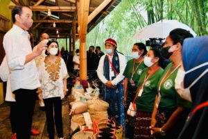 Presiden Jokowi Kunjungi Kampus Bambu Turetogo di Ngada