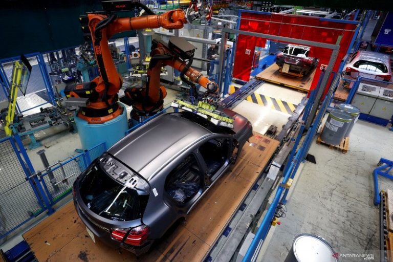 Pengereman Bermasalah, Mercedes-Benz Tarik 1 Juta Unit Model Lama dari Pasaran