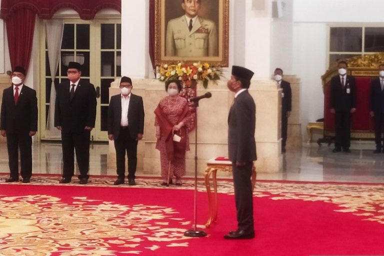 Presiden Joko Widodo Resmi Lantik 2 Menteri dan 3 Wamen Baru, Zulkifli Hasan jadi Mendag