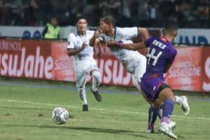 Penalti Irsyad di Menit 90 Bawa Arema Kalahkan Persik Kediri