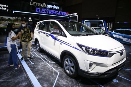 Toyota akan Luncurkan Mobil Hybrid Tahun Ini