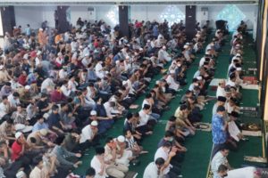 Wagub Jabar Jadi Imam Shalat Ghaib untuk Eril di Masjid Baitul Faizin Cibinong