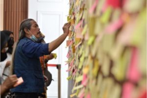 Sediakan Ruang Takziah, Gedung Pakuan Bandung Penuh Ratusan Kertas Doa untuk Emmeril Kahn Mumtadz