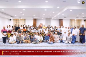 Penuhi Masjid Indonesia di Kuwait, Suporter Sampaikan Dukungan Usai Shalat Jumat Bersama