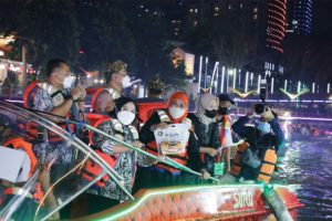 Gubernur Khofifah Jelajah Kalimas bareng Wali Kota Surabaya di Hari Jadi Kota Surabaya Ke-729