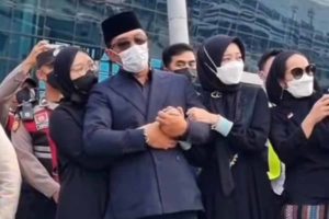 Lakukan Takziah Sebelum Dimakamkan, KSAD Dudung Doakan Emmeril Kahn Mumtadz