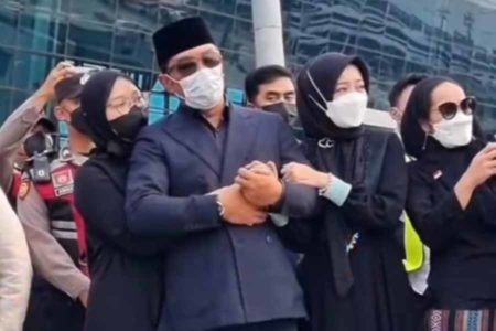 Lakukan Takziah Sebelum Dimakamkan, KSAD Dudung Doakan Emmeril Kahn Mumtadz