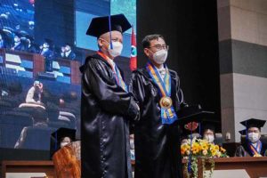 UK Petra Surabaya Sahkan Guru Besar Pertama Ilmu Elektro