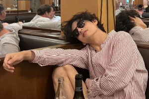Sejuta Pesona di Paris Fashion with Celine, V BTS Sempat Rajai Trending Twitter