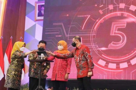 Tunjukkan Kompetensi SDM ASN yang Unggul, Pemprov Jatim Raih Dua Penghargaan dari Kemendagri RI