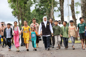 Senyum Bahagia Warga Iringi Nyala Listrik ke 1.951 Huntap Penyintas APG Semeru