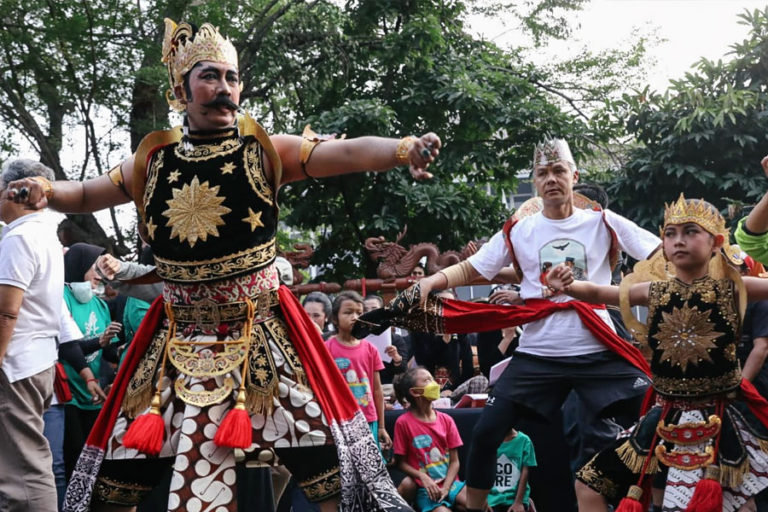 Ratusan Gatotkaca Menari dalam Pentas Gending Bung Karno di CFD Kota Solo