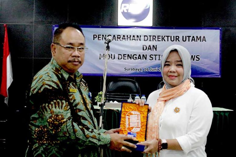 Stikosa-AWS dan RRI Surabaya Berkolaborasi untuk Penguatan Konten Digital