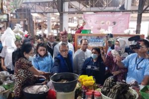 Dengan Harga Bervariasi, Mendag Tinjau Kondisi Pasokan Bahan Pokok di Pasar Tradisional Kupang