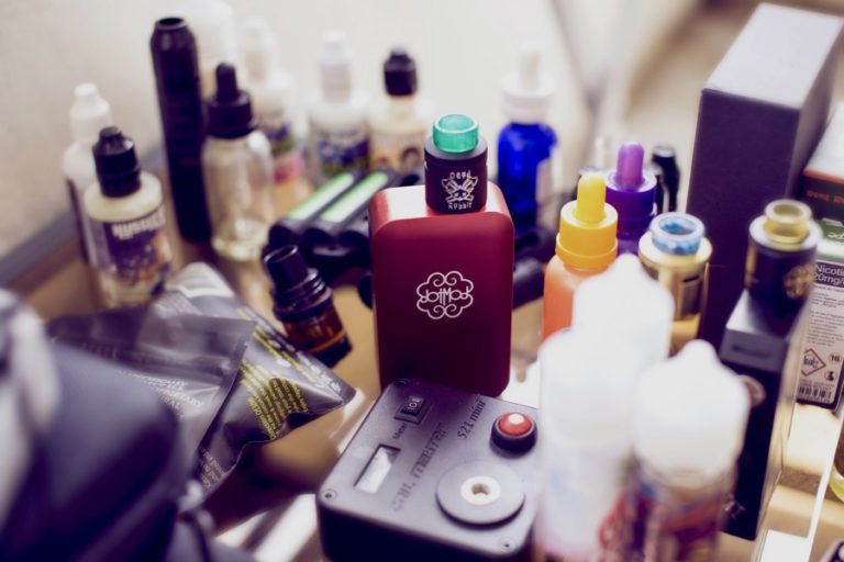 Mulai Hari Ini, Pemerintah Resmi Tetapkan Pajak Rokok Elektrik Ilustrasi vape (Foto: Antonin FELS, unsplash)