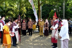 Datang ke Peringatan Harganas, Presiden Joko Widodo Disambut Tradisi Batak Toba