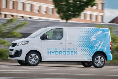 Peugeot Uji Coba Mobil Van Berbahan Bakar Nitrogen e-Expert