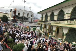 Masyarakat Desa Batu Merah Gelar Tradisi Karnaval Hadrah di Tengah Guyuran Hujan