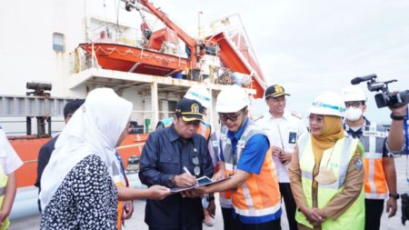 Dorong Perusahaan Sawit di Kalbar Ekspor CPO Lewat Pelabuhan Kijing, Lasarus: Semakin Besar Manfaat Ekonomi yang Diterima