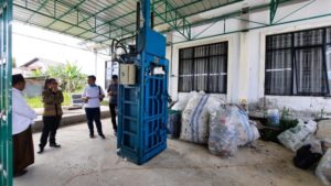 Program Bank Sampah PLN Kalbar, Ubah Sampah Plastik jadi Cuan