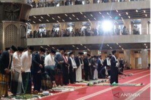 Bersama Ibu Negara, Presiden RI Laksanakan Shalat Idul Adha di Masjid Istiqlal