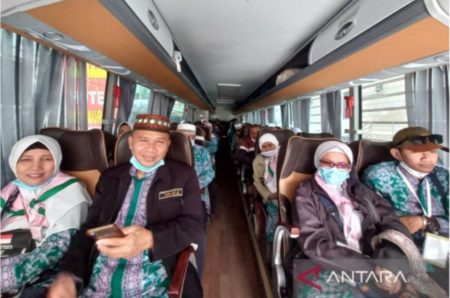 Lewat Pembimbing Ibadah, PPIH Terus Sosialisasi Larangan Jamaah Haji Tidak Membawa Air Zamzam dalam Koper