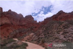 Keunikan Danxia, Tebing Perbukitan Warna-warni yang Terbentuk Secara Alamiah