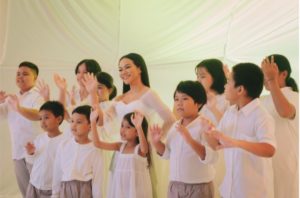 Konsep Social Experience, Yura Yunita Rilis Video Musik Terbaru Berjudul “Dunia Tipu-Tipu”