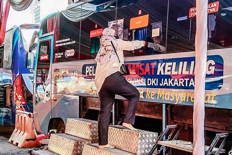 Meski Libur Cuti Bersama Layanan SIM Keliling Jakarta Tetap Dibuka, Simak Lokasinya SIM Keliling di halaman Polda Metro Jaya,