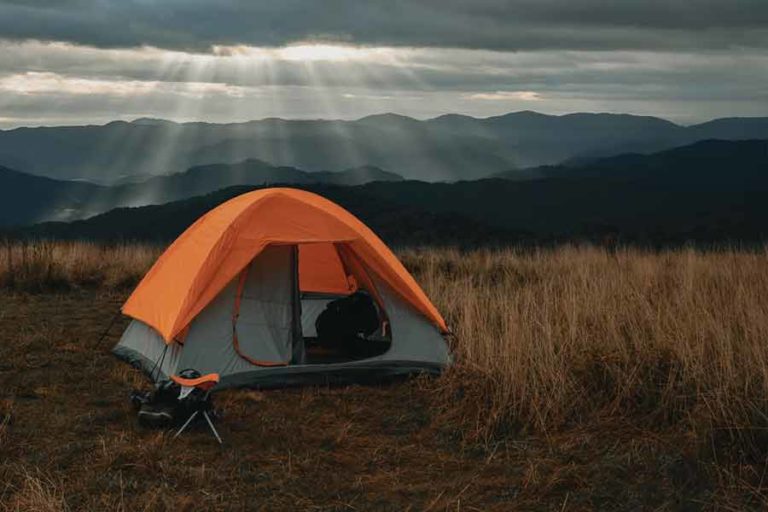 Perhatikan Hal Ini Sebelum Camping di Gunung
