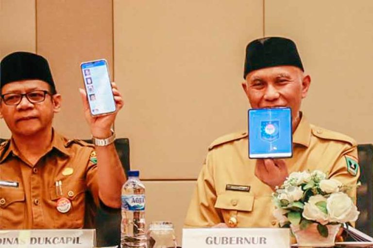 Perkuat Layanan Kependudukan, Sumbar jadi Provinsi Pertama yang Gunakan KTP Digital