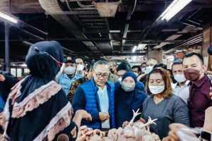 Kunjungi Pasar Tradisional Surabaya, Mendag: Harga-harga Sudah turun Banyak!