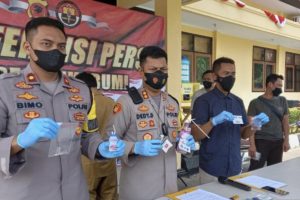 Polisi Tangkap Kades di Sukabumi Saat Isap Sabu-Sabu di Ruang Kerja