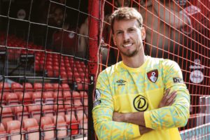 Bournemouth Datangkan Kiper Barcelona Neto dengan Bebas Transfer