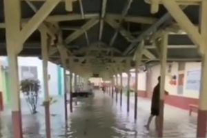 Tanggul Air Laut Jebol, Bangsal RSUD Abdul Aziz Singkawang Terendam Banjir
