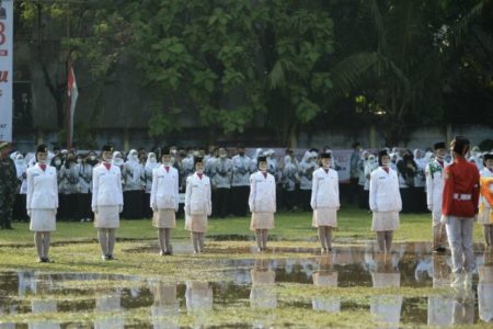 Tiang Bendera Patah dan Lapangan Tergenang, Upacara di Larangan Tangerang Gagal
