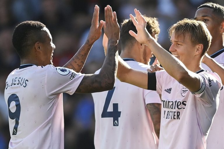 Kapten Odegaard Cetak 2 Gol, Arsenal Puncaki Klasemen Premier League