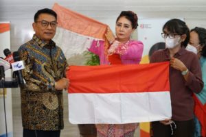 Moeldoko Dukung Gerakan Tukar Bendera Lusuh Komunitas Sedulur Bunda Milenial