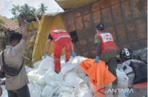 Korban Meninggal Akibat Kecelakaan Truk Bermuatan Terigu di Jalan Raya Sukabjmi-Cianjur Menjadi Enam Orang