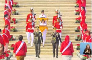 Kirab Budaya, 200 Barisan Perempuan Berkebaya Iringi Prosesi Penyerahan Duplikat Bendera Pusaka
