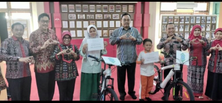 Siswa Min 3 dan SMA Mujahidin Raih Sepeda Saat Penutupan Pameran Arsip