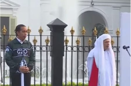 Di Depan Istana Merdeka, Presiden RI Bersama Kapolri Lepas Kirab Merah Putih