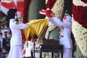 Upacara HUT ke-77 RI, Gubernur Khofifah: Optimis Jatim Bangkit, Pulih Lebih Cepat dan Kuat