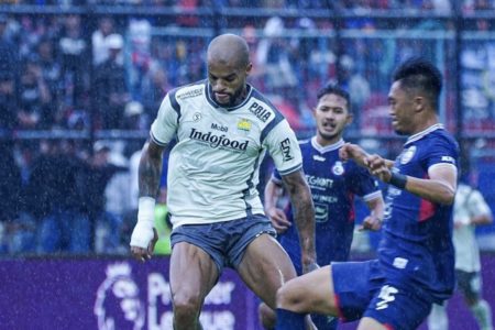 Persib Bandung Comeback, Balik Kalahkan Arema 1-2 di Kanjuruhan