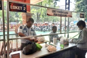 Selundupkan Ponsel ke Lapas Sidoarjo, Seorang Perempuan Ditangkap Petugas