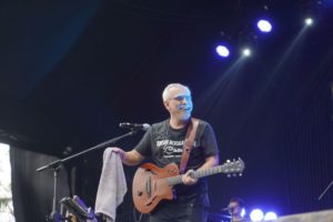 Rayakan Ultah ke-61, Iwan Fals Sukses Gelar Konser Bertalu Rindu Cinta