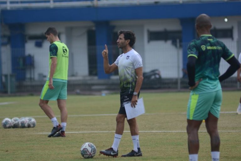 Latihan Perdana Persib Bandung Bersama Luis Milla