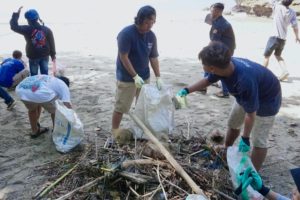 Peringati World Clean-up Day 2022, 200 Relawan Bersih-Bersih Pantai Gerangan