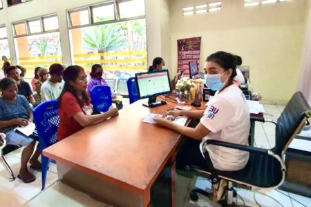 Mensos Minta Masyarakat Lapor Jika ada Pemotongan BLT BBM