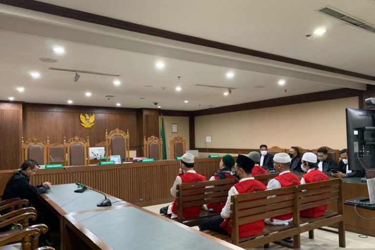 Hakim Vonis 6 Terdakwa Pengeroyokan Ade Armando Hukuman 8 Bulan Penjara